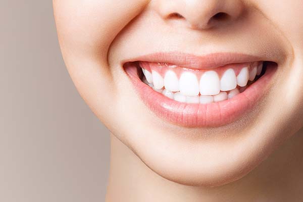 Choosing Between Over The Counter And Teeth Whitening From Your Dentist